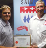 Chairman Kobus Reinecke (r) thanks Divan after the presentation.